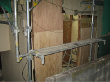 外壁を補修し木材を交換