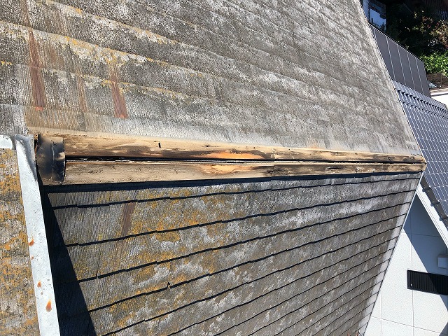 台風被害で棟板金が飛んだ屋根